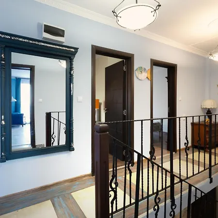Soiree Gazde/Camere de închiriat *